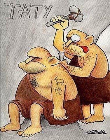 Смішний малюнок: Первісний салон тату. Сидить клієнт, а татуювальник вибиває в нього на спині тату кам'яним молотком