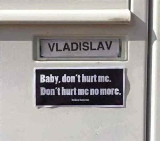 Жарт дев'яностих. Табличка "Vladislav". До неї додали "Baby, don't hurt me. Don't hurt me no more. Жарт про відомий хіт Haddaway - What is Love