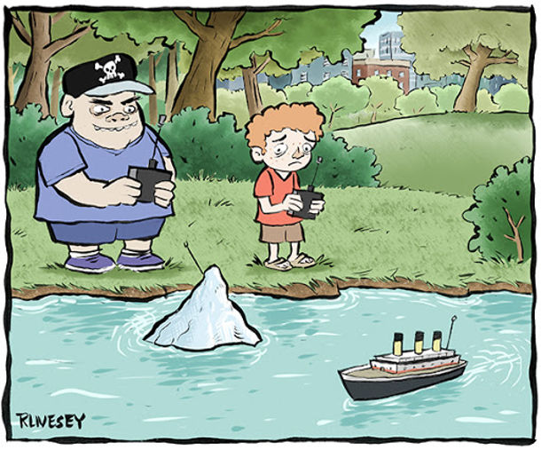 Смішний малюнок Титанік і айсберг. На озері діти граються радіокерованими іграшками: один керує моделлю Титаніка, а інший - моделлю айсберга
